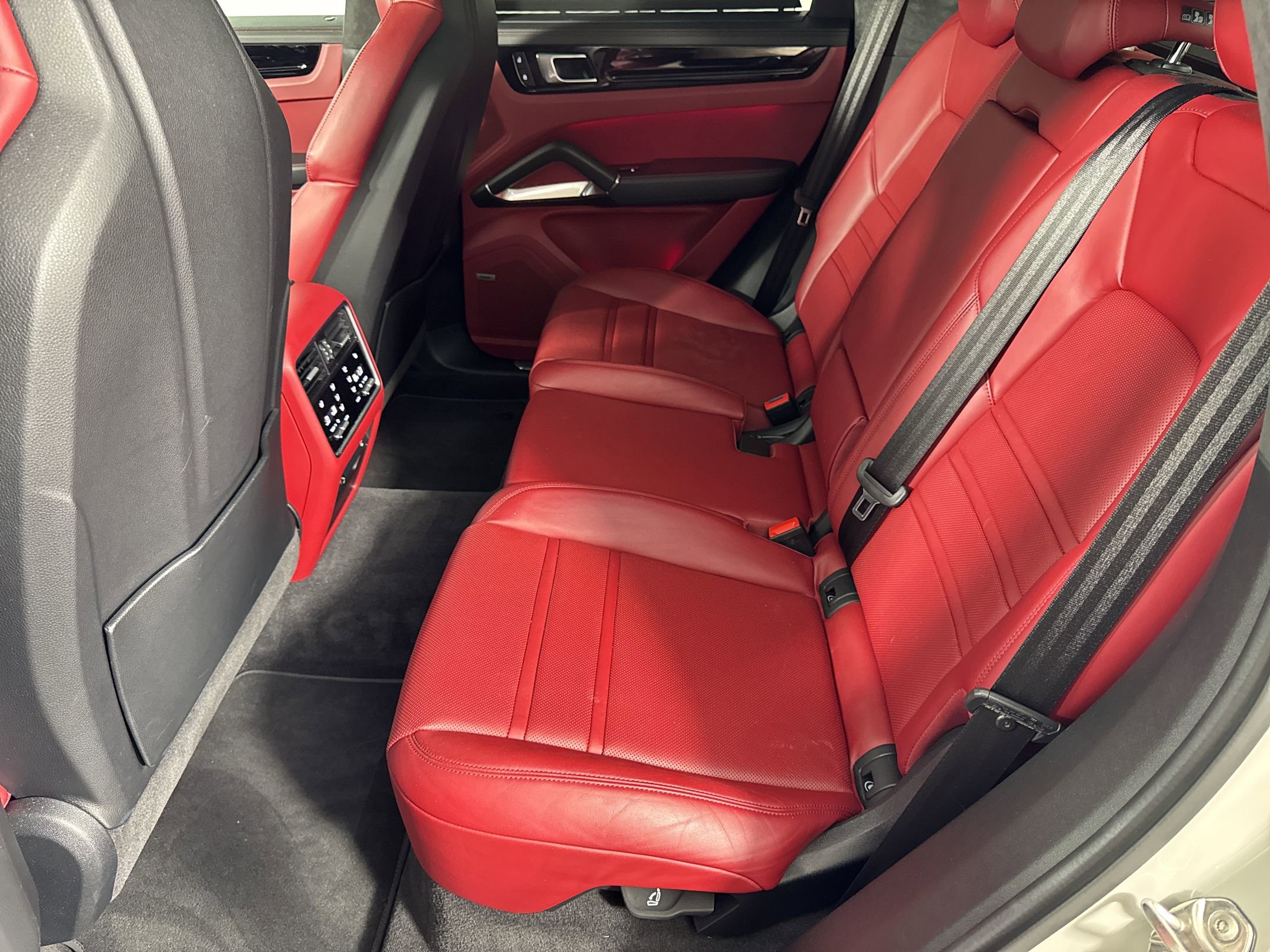 Certified 2022 Porsche Cayenne Turbo image 15