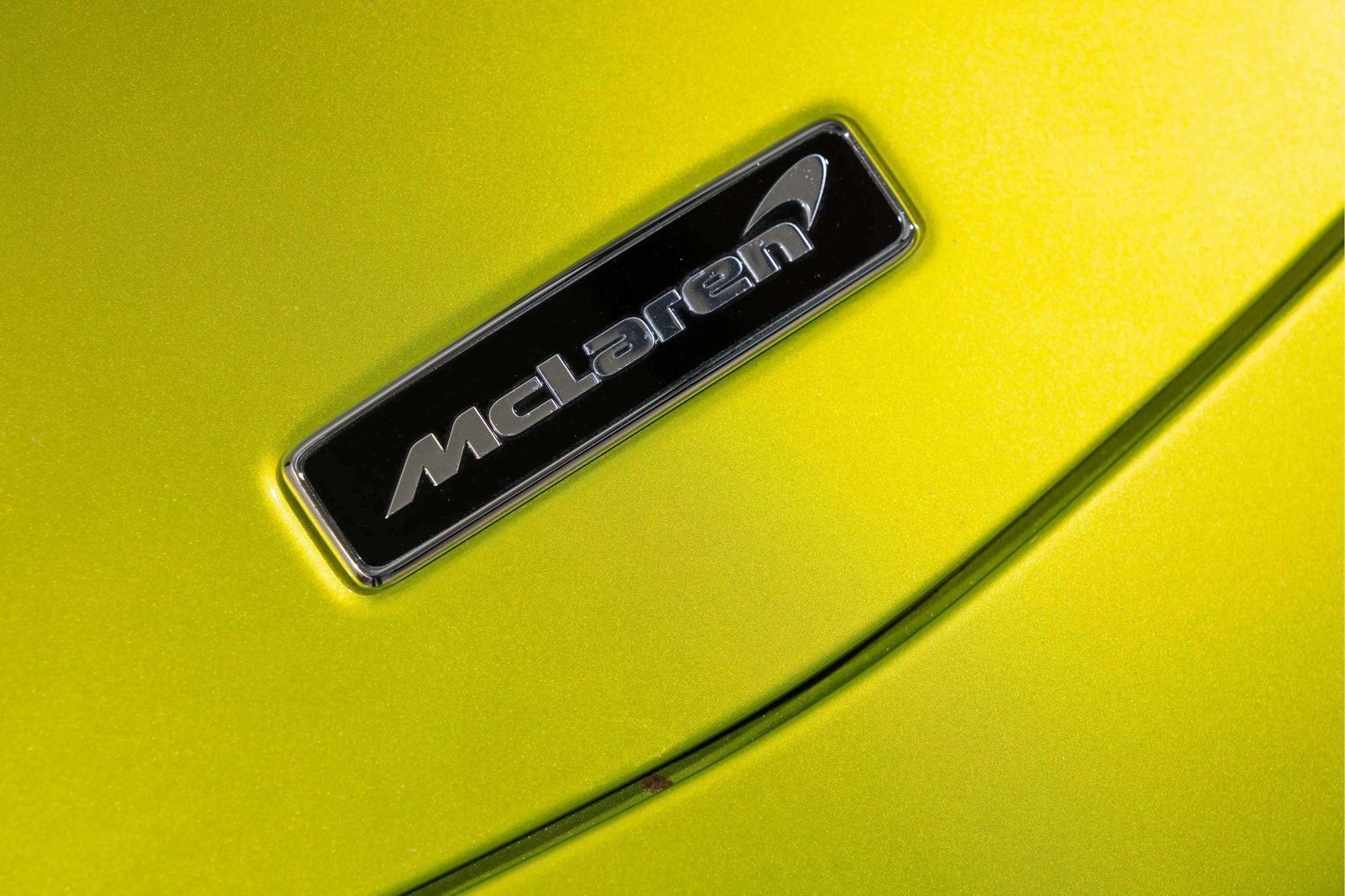 Used 2023 McLaren Artura RWD image 16