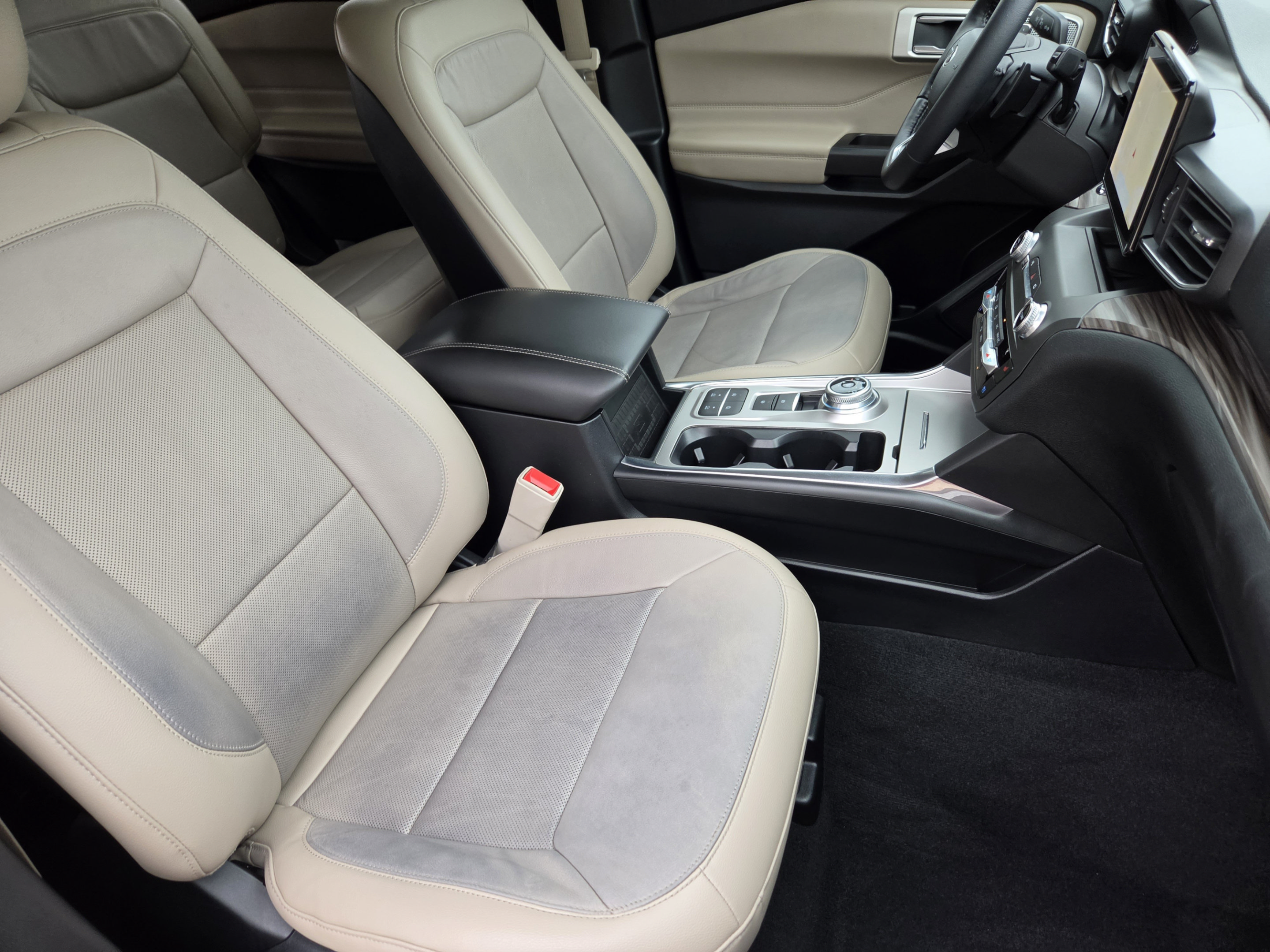 Used 2020 Ford Explorer Limited RWD image 6