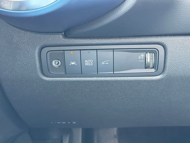 Certified 2025 Chevrolet Equinox EV LT image 24