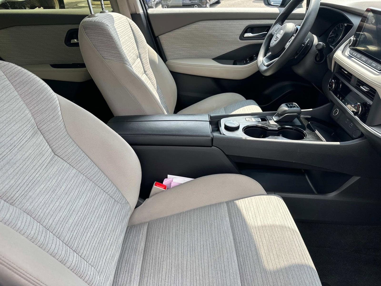 Used 2023 Nissan Rogue SV image 9