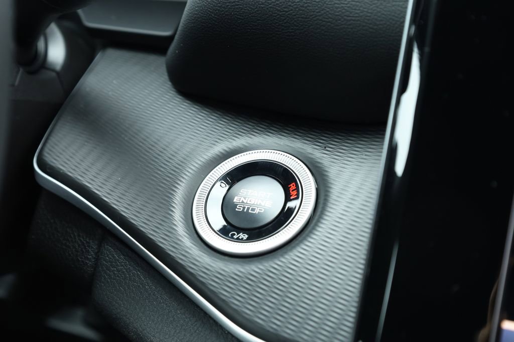 Used 2025 Jeep Grand Cherokee Laredo X w/ Trailer Tow Package image 30