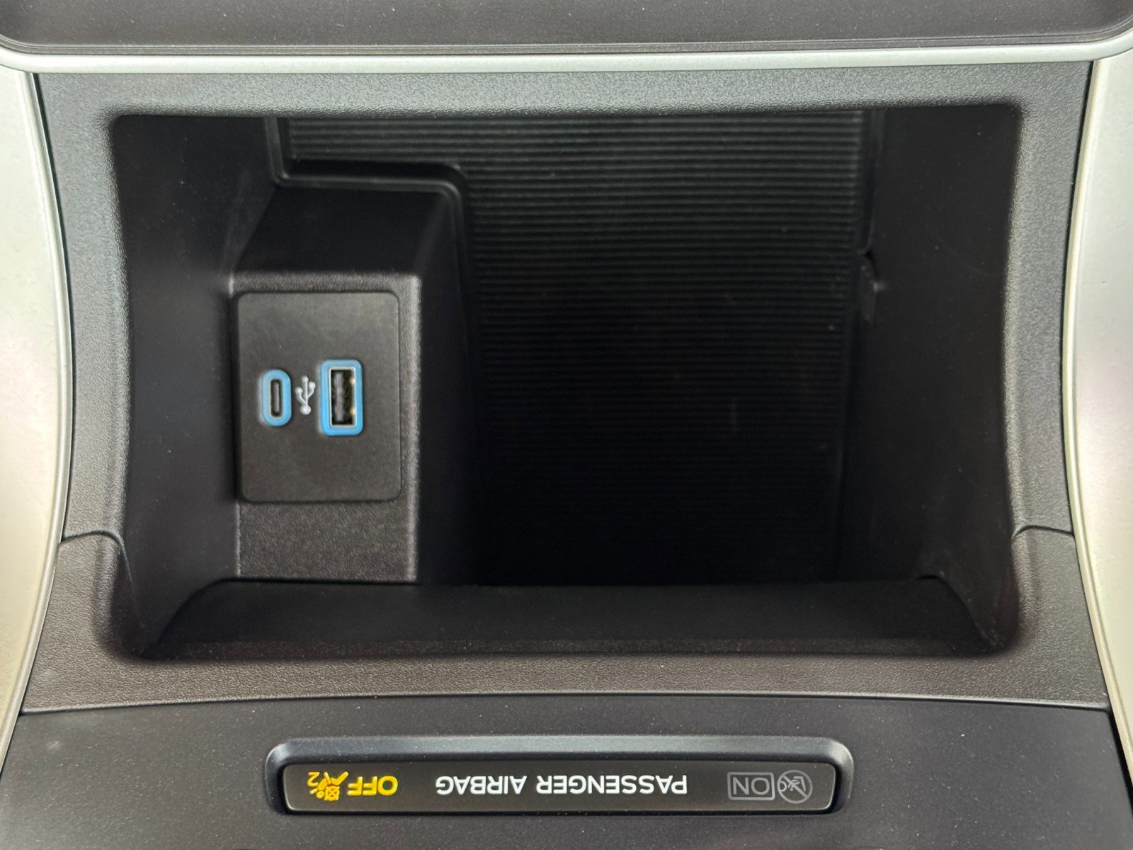 Used 2023 Ford Edge SE image 27