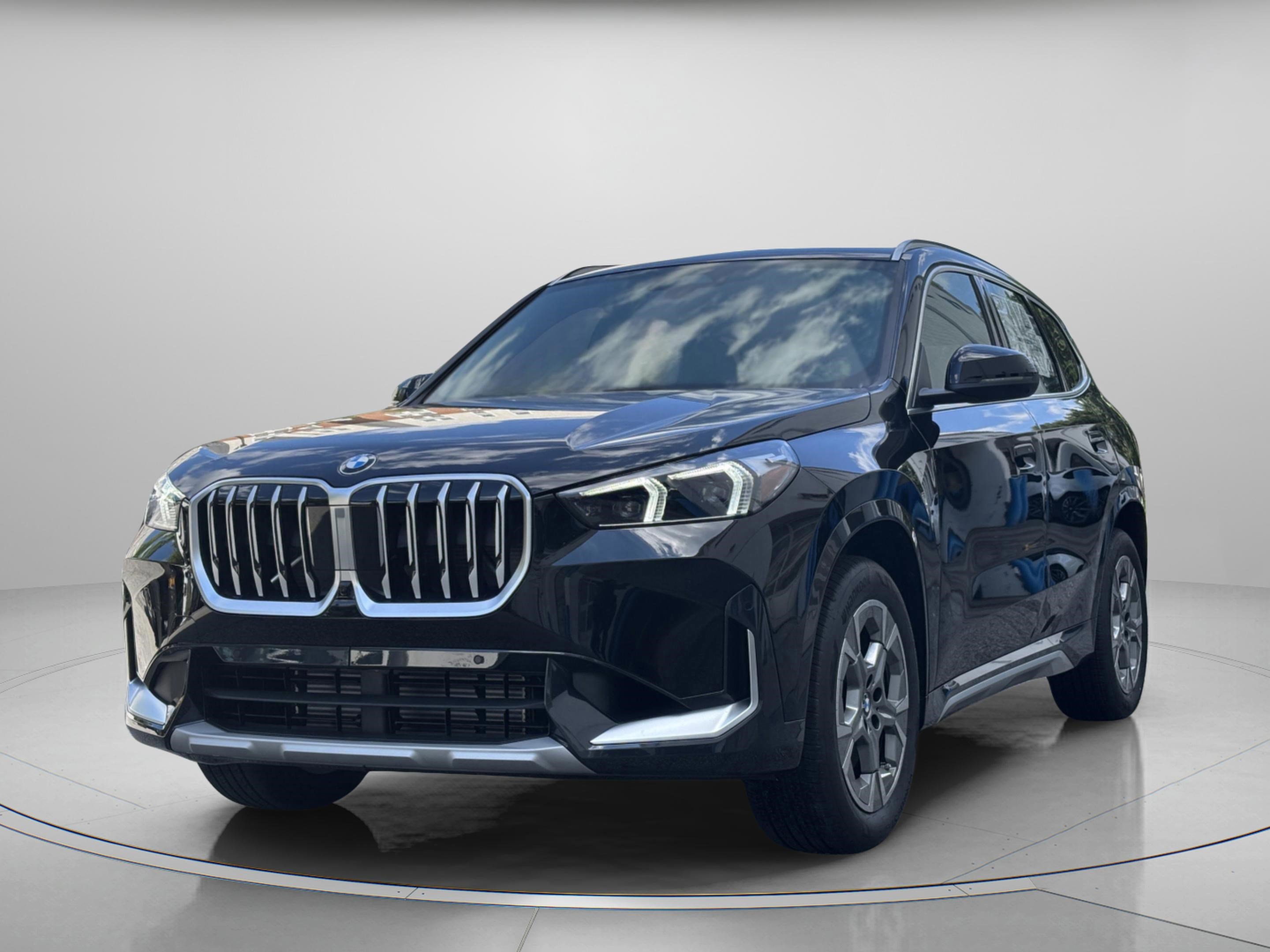 Used 2026 BMW X1 xDrive28i w/ Technology Package image 2