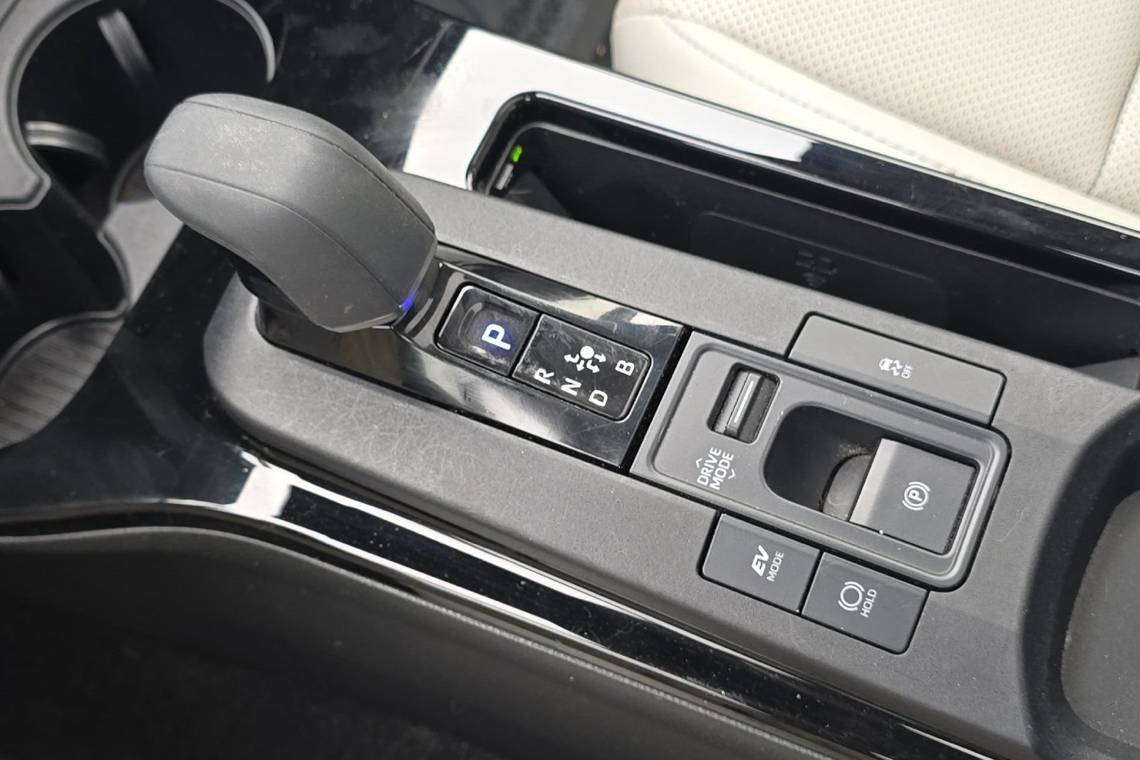 Used 2024 Toyota Prius XLE AWD/4WD image 18