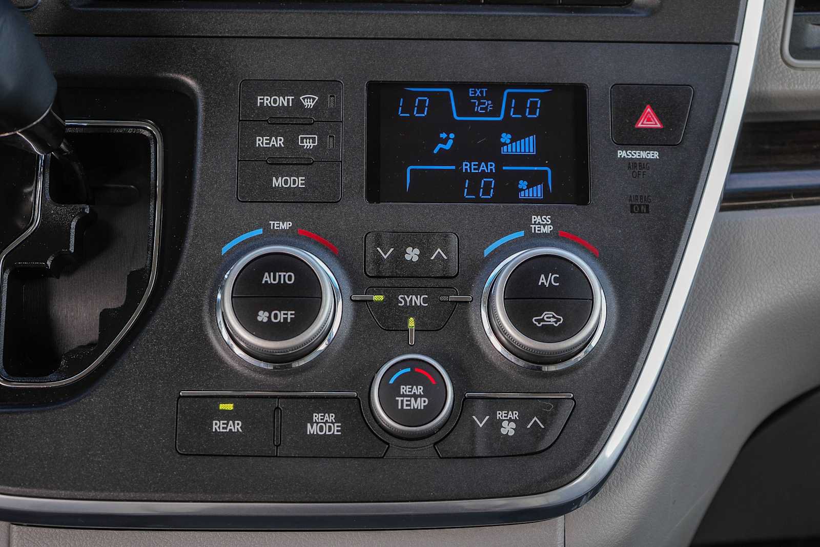 Used 2017 Toyota Sienna XLE w/ XLE Navigation Package FWD image 15