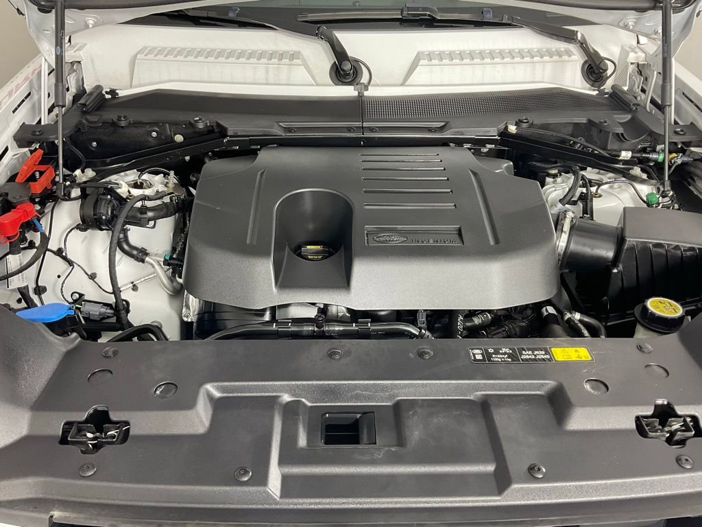 Used 2024 Land Rover Defender 130 S image 9