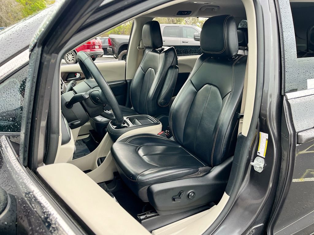Certified 2020 Chrysler Voyager Lxi image 19