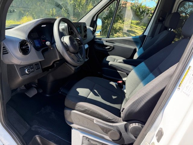 Used 2020 Freightliner Sprinter 2500 image 11