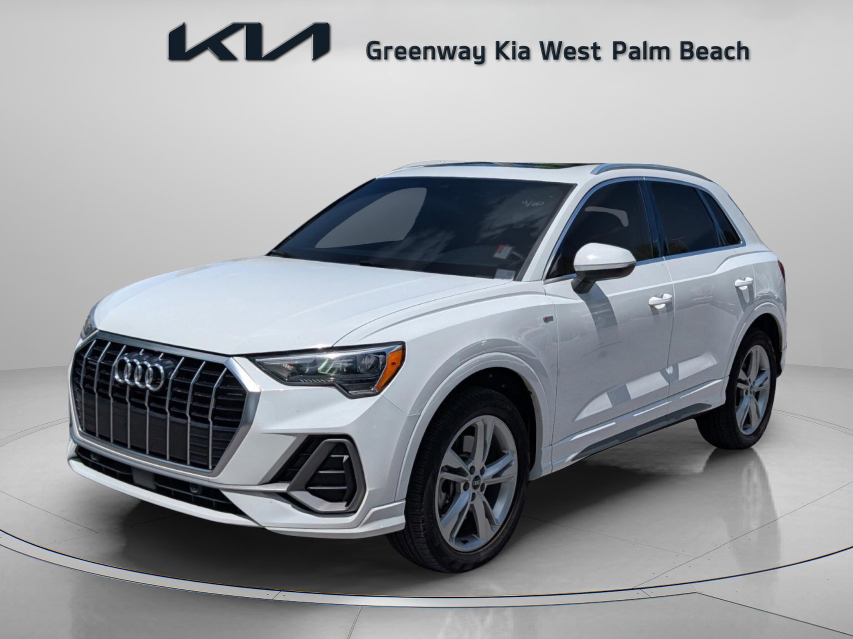 Used 2021 Audi Q3 2.0T Premium w/ Convenience Package AWD/4WD image 3