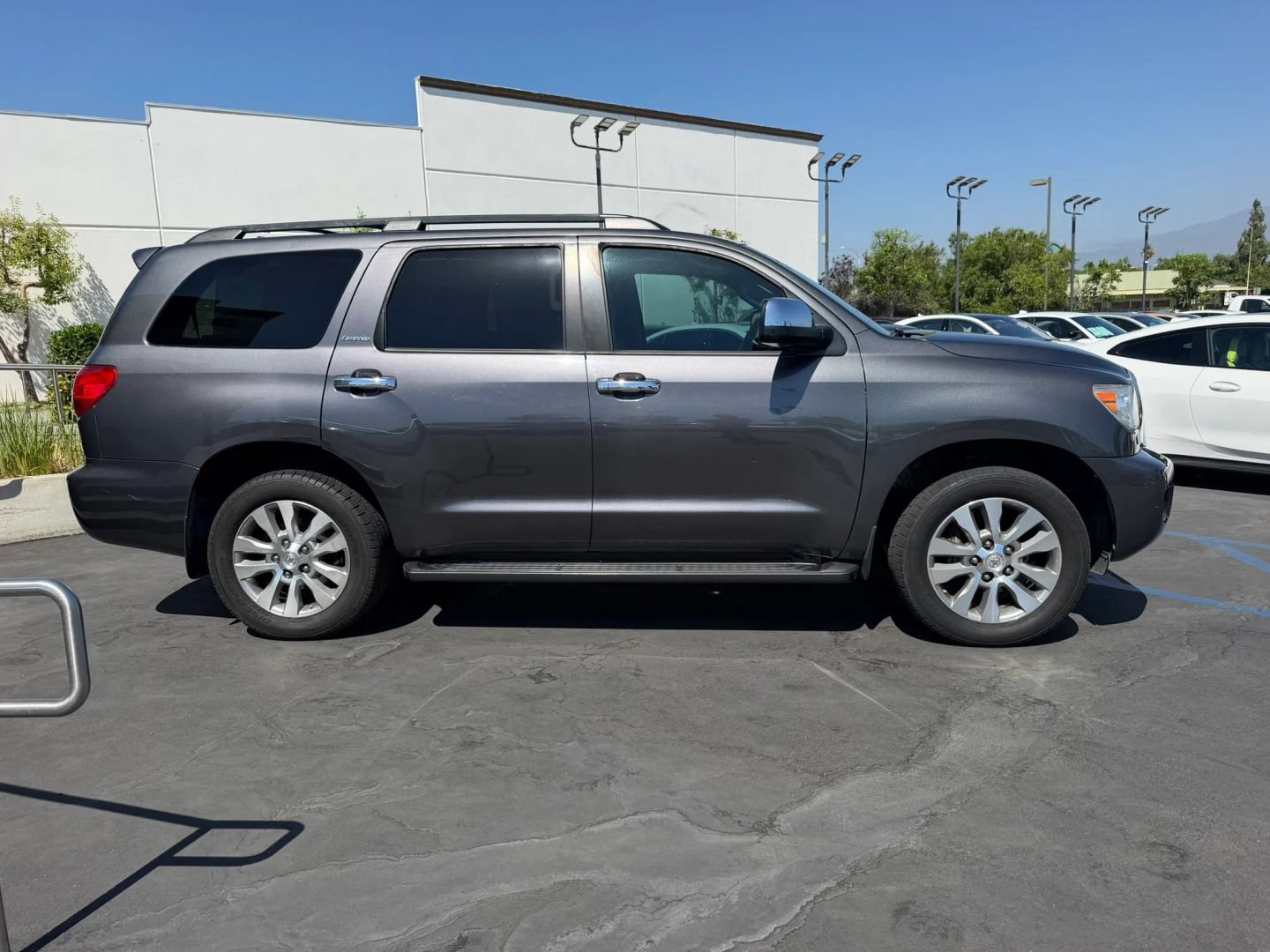 Used 2016 Toyota Sequoia Limited w/ Safety & Convenience Package AWD/4WD image 4