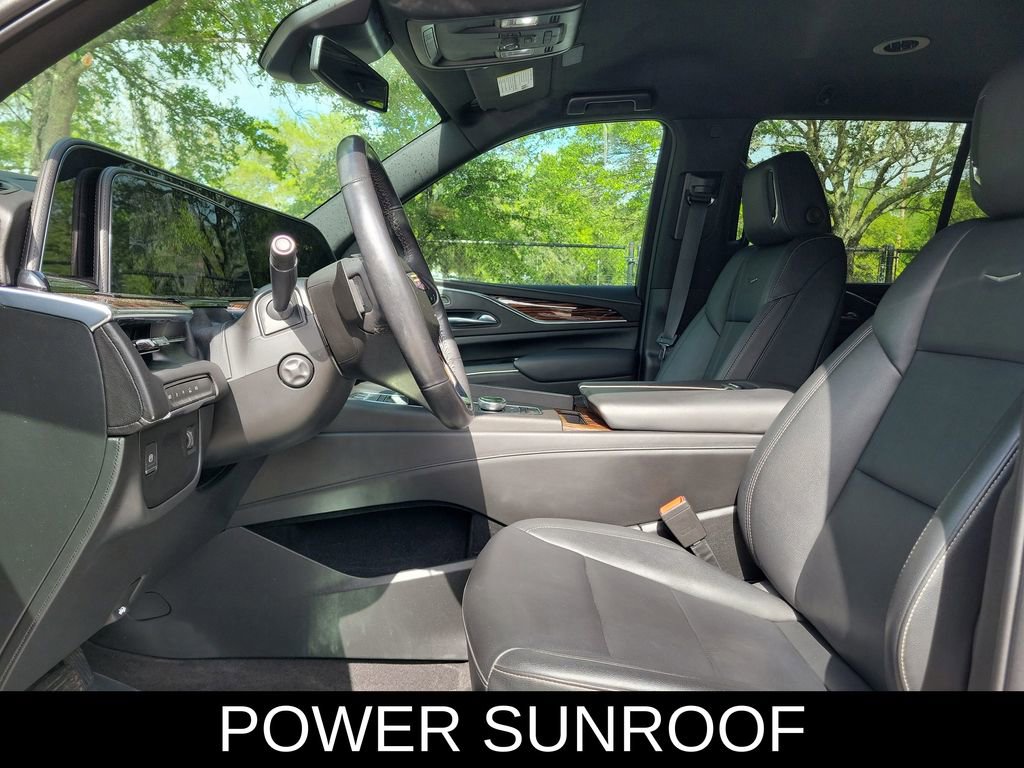 Used 2022 Cadillac Escalade Luxury image 2