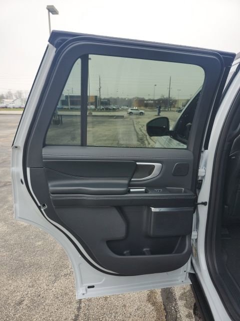New 2025 Ford Expedition Platinum w/ Stealth Performance Package image 33