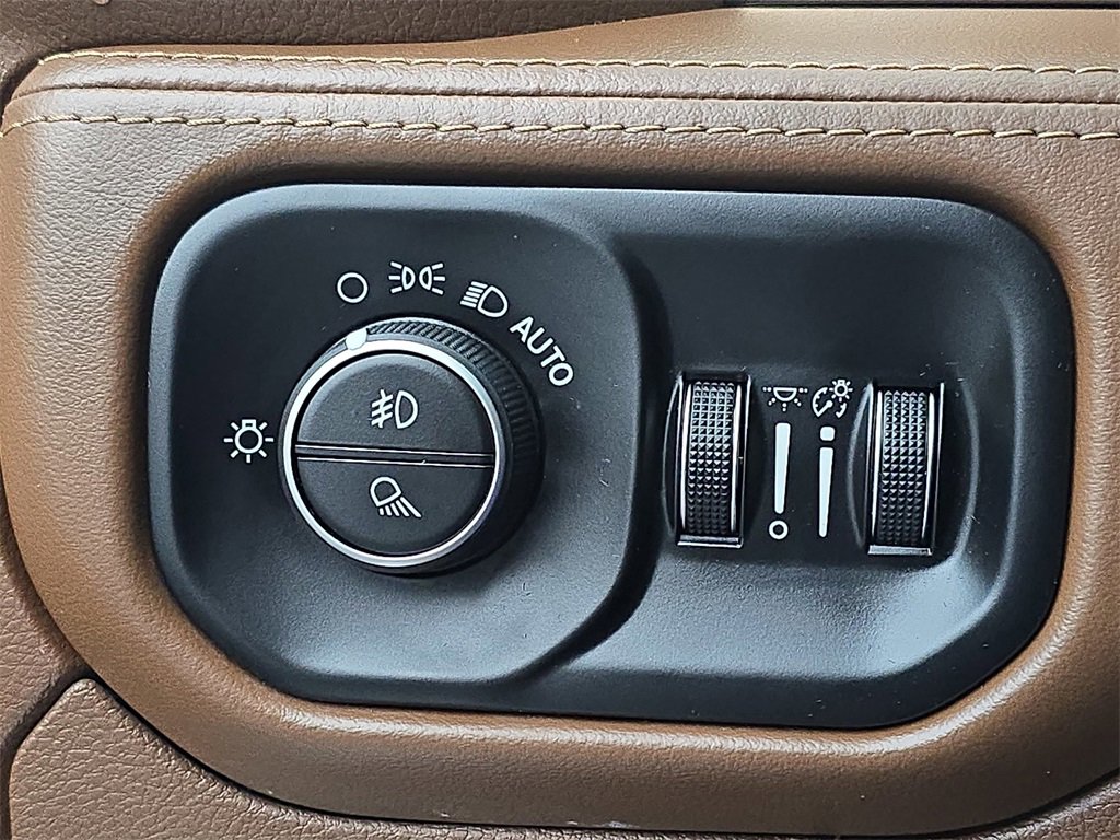 Used 2019 RAM 1500 Laramie Longhorn image 28