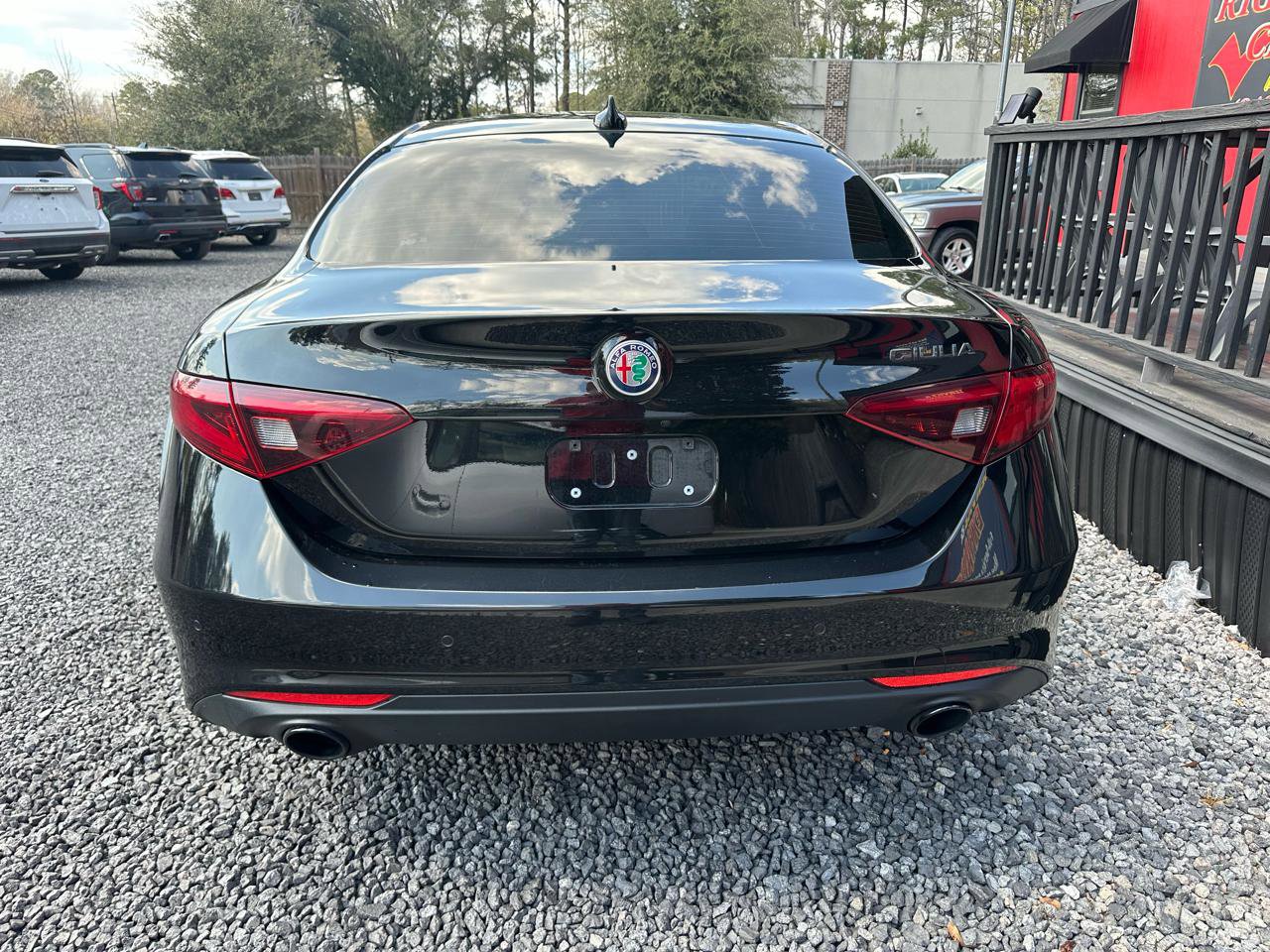 Used 2020 Alfa Romeo Giulia w/ Nero Edizione image 5