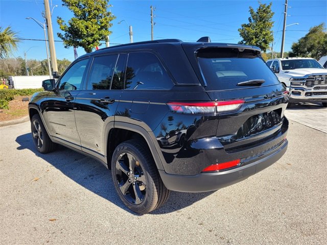 New 2025 Jeep Grand Cherokee Limited w/ Luxury Tech Group II image 10