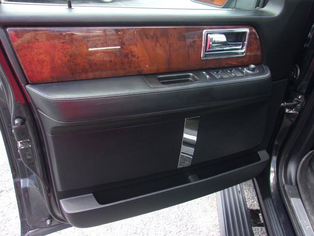 Used 2015 Lincoln Navigator 2WD image 14