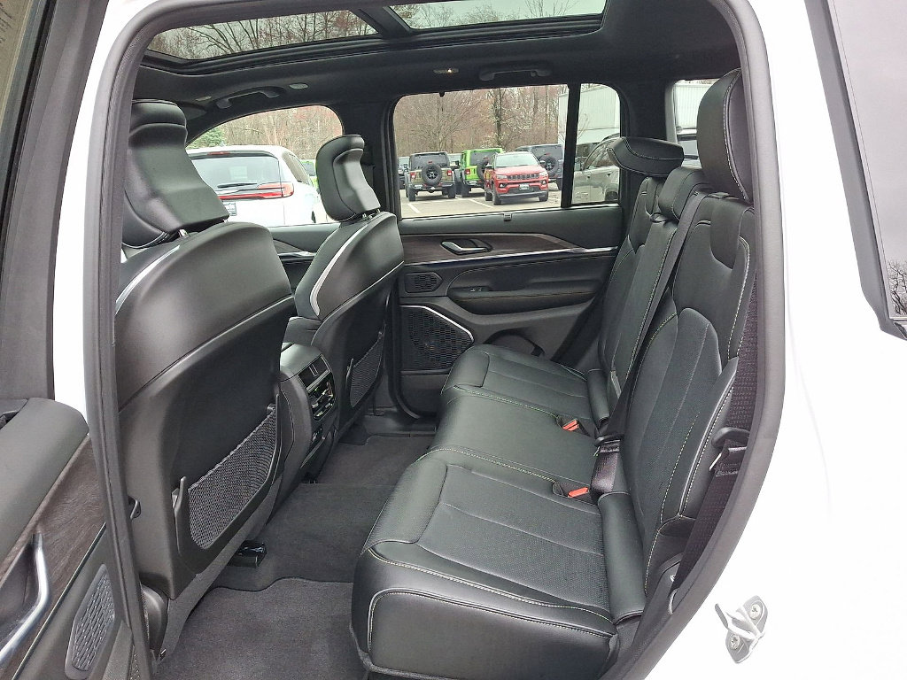 Certified 2025 Jeep Grand Cherokee Overland w/ Adv Protech Group III image 20