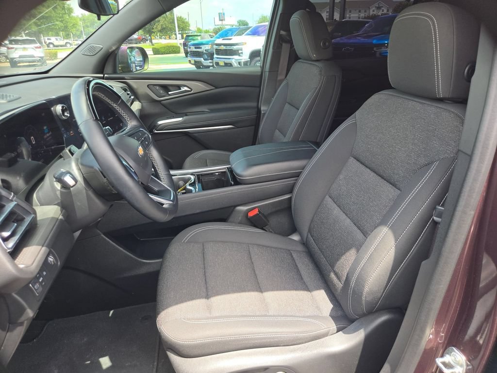 Used 2024 Chevrolet Traverse LT w/ Enhanced Driving Package FWD image 4