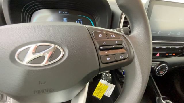 Used 2025 Hyundai Venue SE FWD image 21
