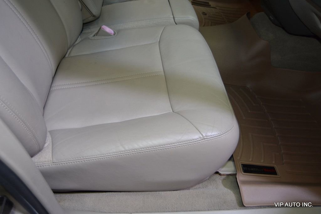 Used 2010 Lincoln Town Car Signature Limited image 28