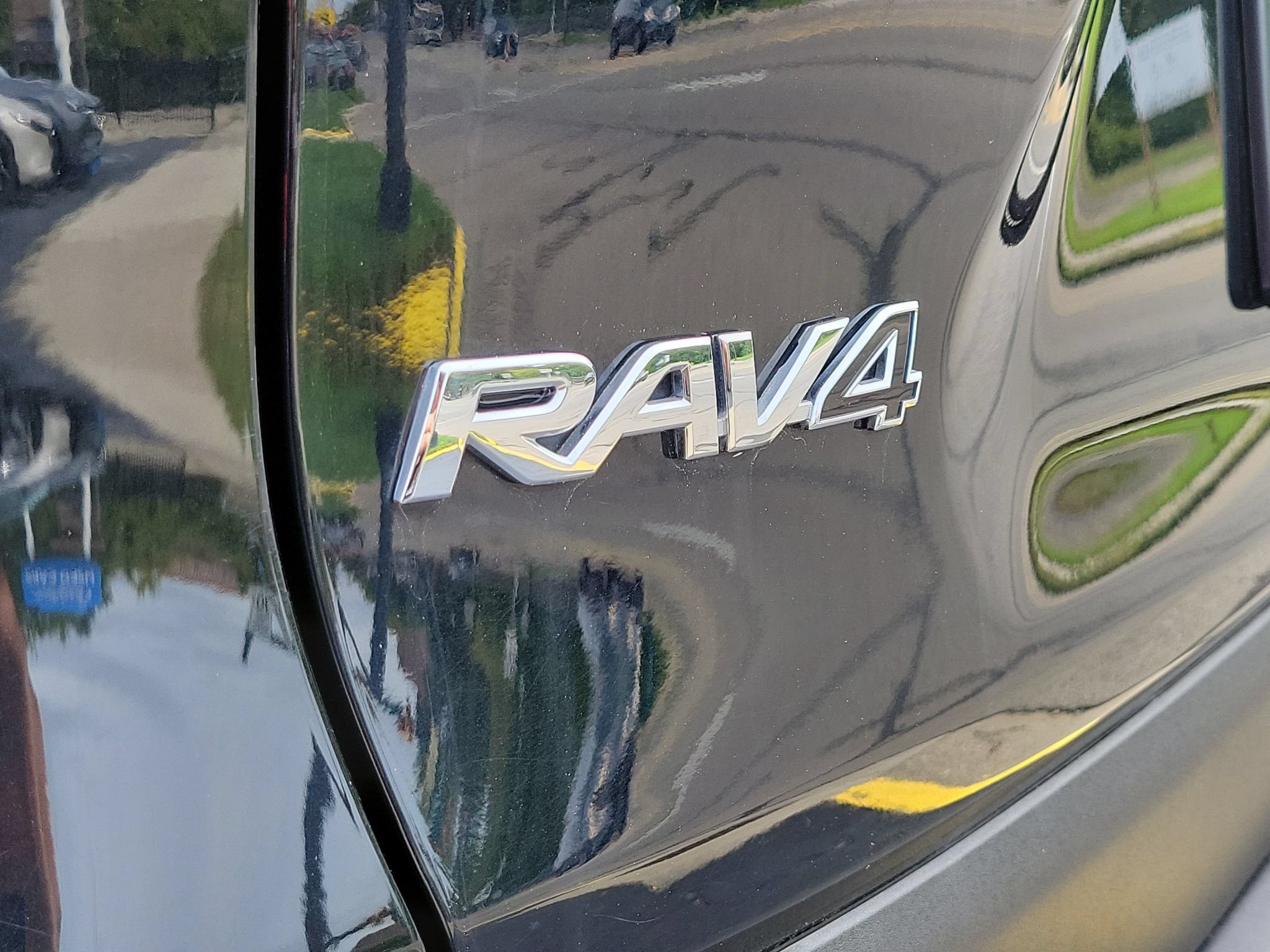 Used 2025 Toyota RAV4 XLE FWD image 30