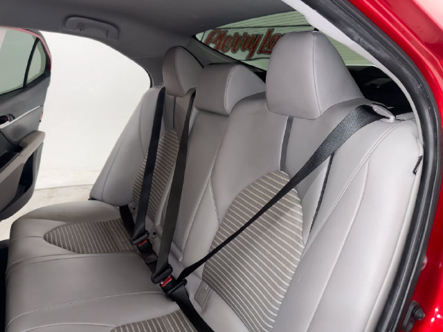 Used 2021 Toyota Camry SE FWD image 16
