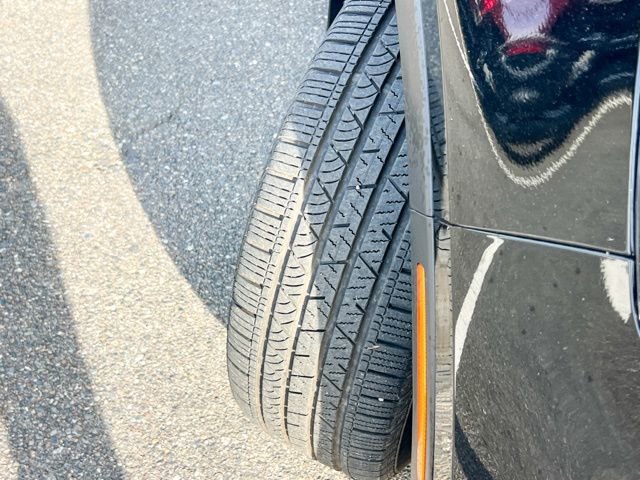 Certified 2024 Kia Sorento EX image 3