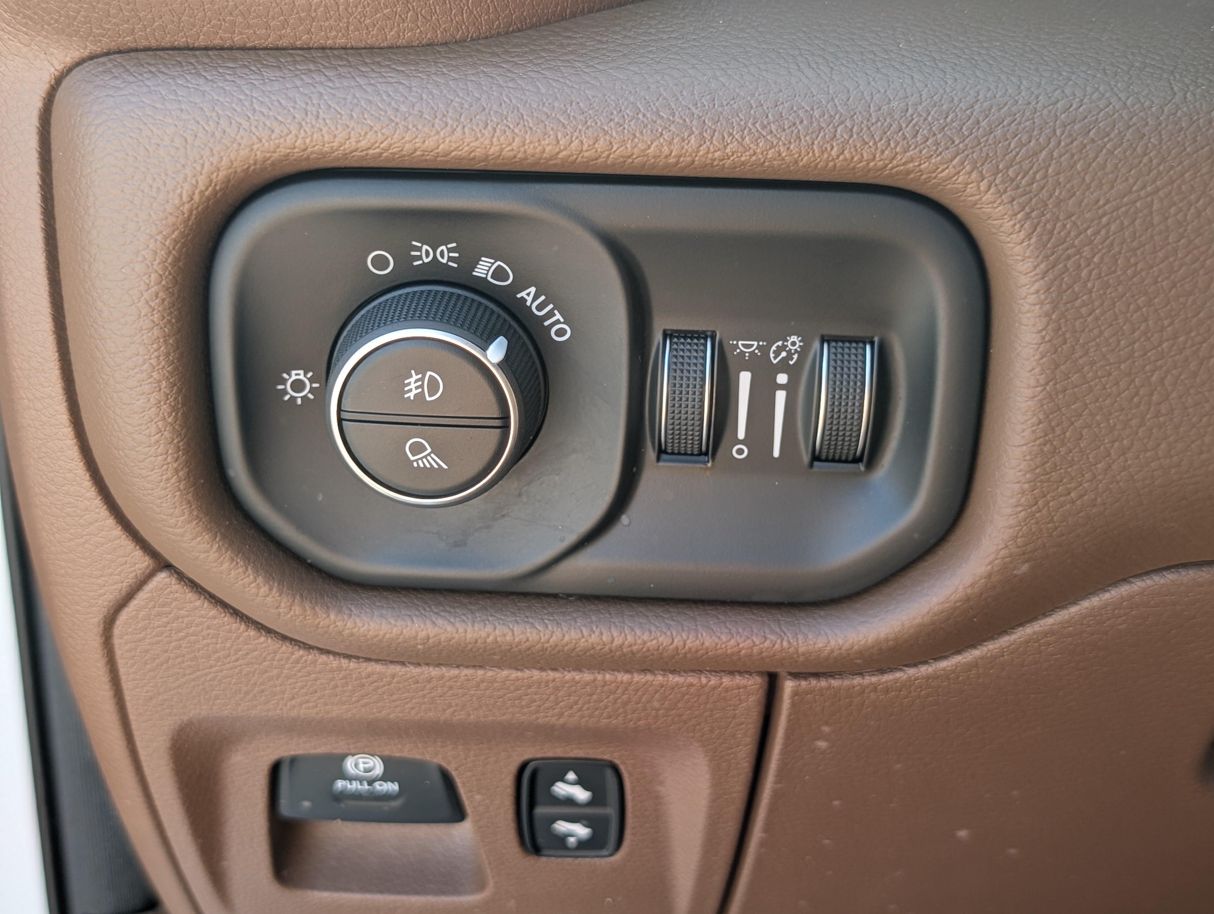 Used 2020 RAM 1500 Laramie AWD/4WD image 23