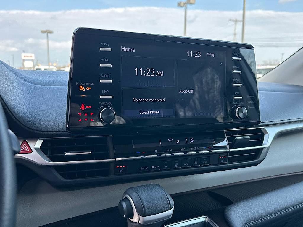 Certified 2022 Toyota Sienna XLE image 24