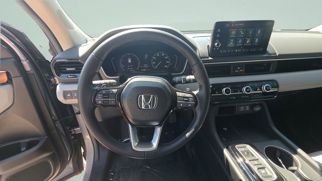Used 2025 Honda Pilot EX-L image 11