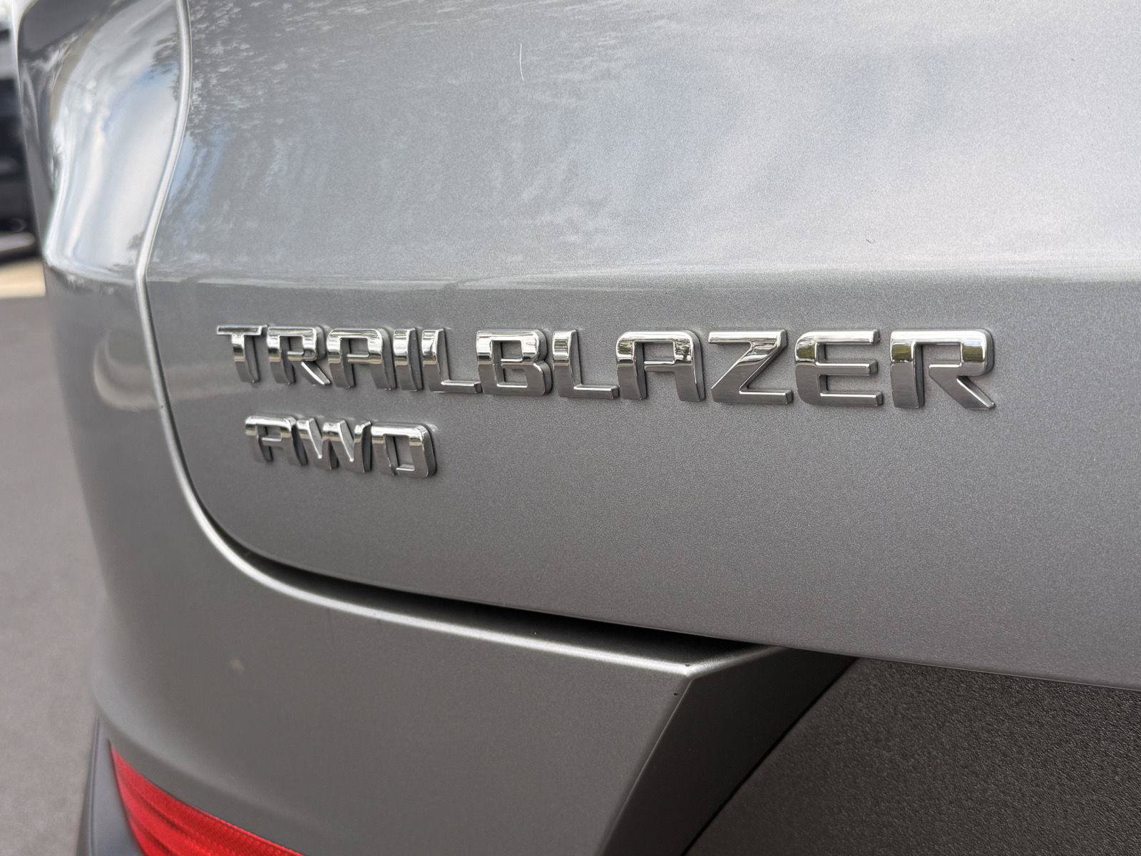 Used 2025 Chevrolet TrailBlazer LT AWD/4WD image 19