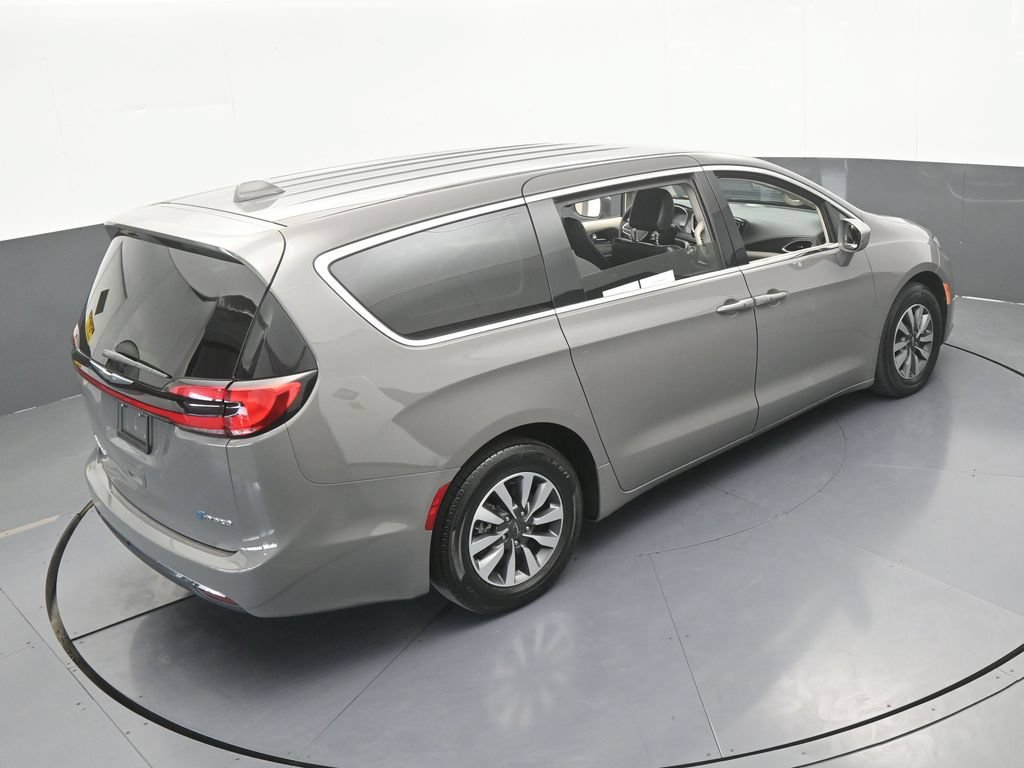 Used 2022 Chrysler Pacifica Touring-L FWD image 55