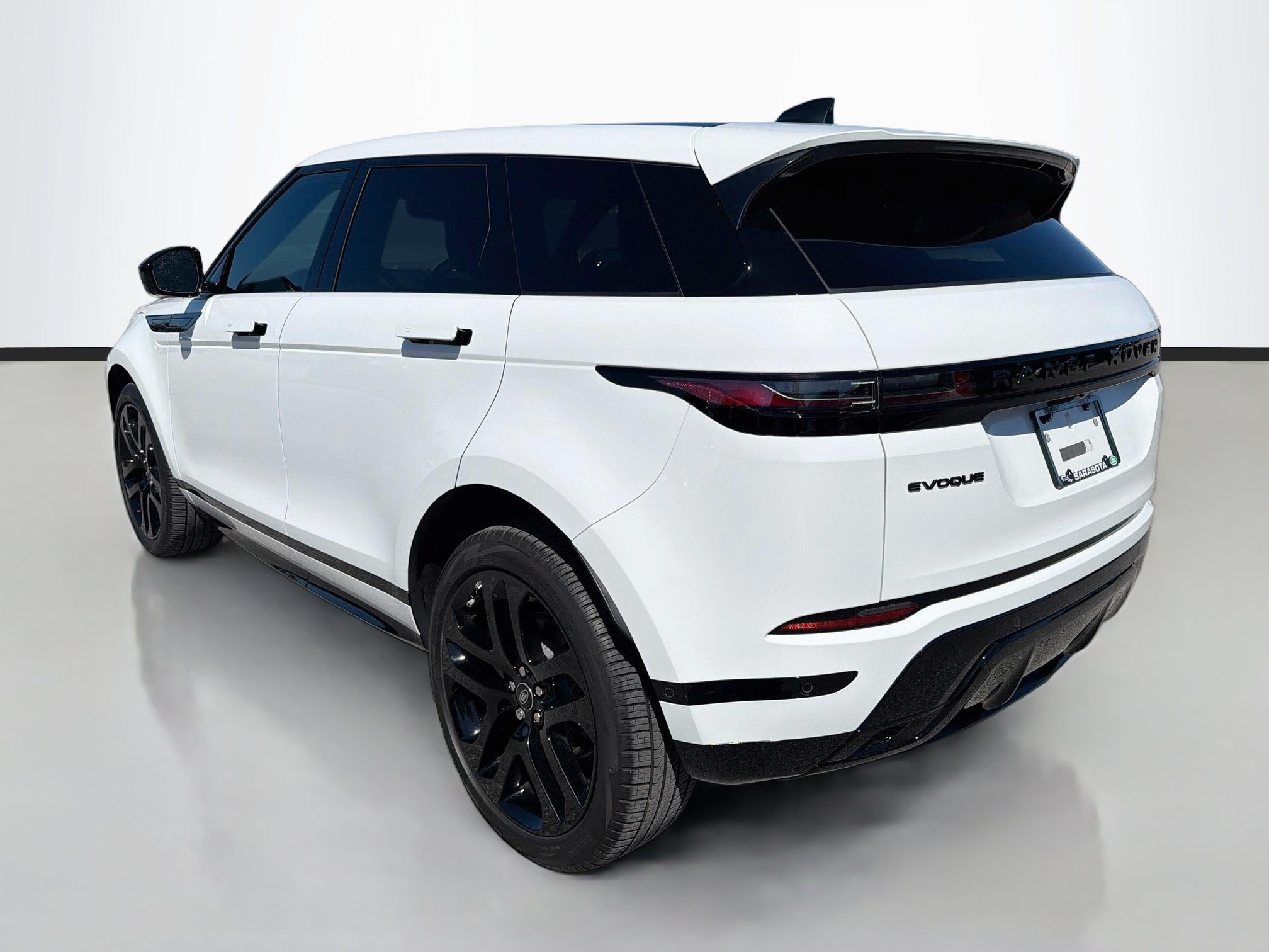 Used 2026 Land Rover Range Rover Evoque Dynamic SE AWD/4WD image 3