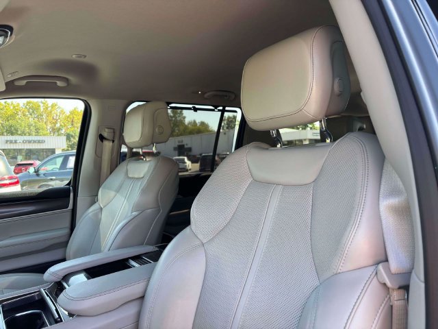 Used 2023 Jeep Wagoneer 4WD w/ Convenience Group I image 10