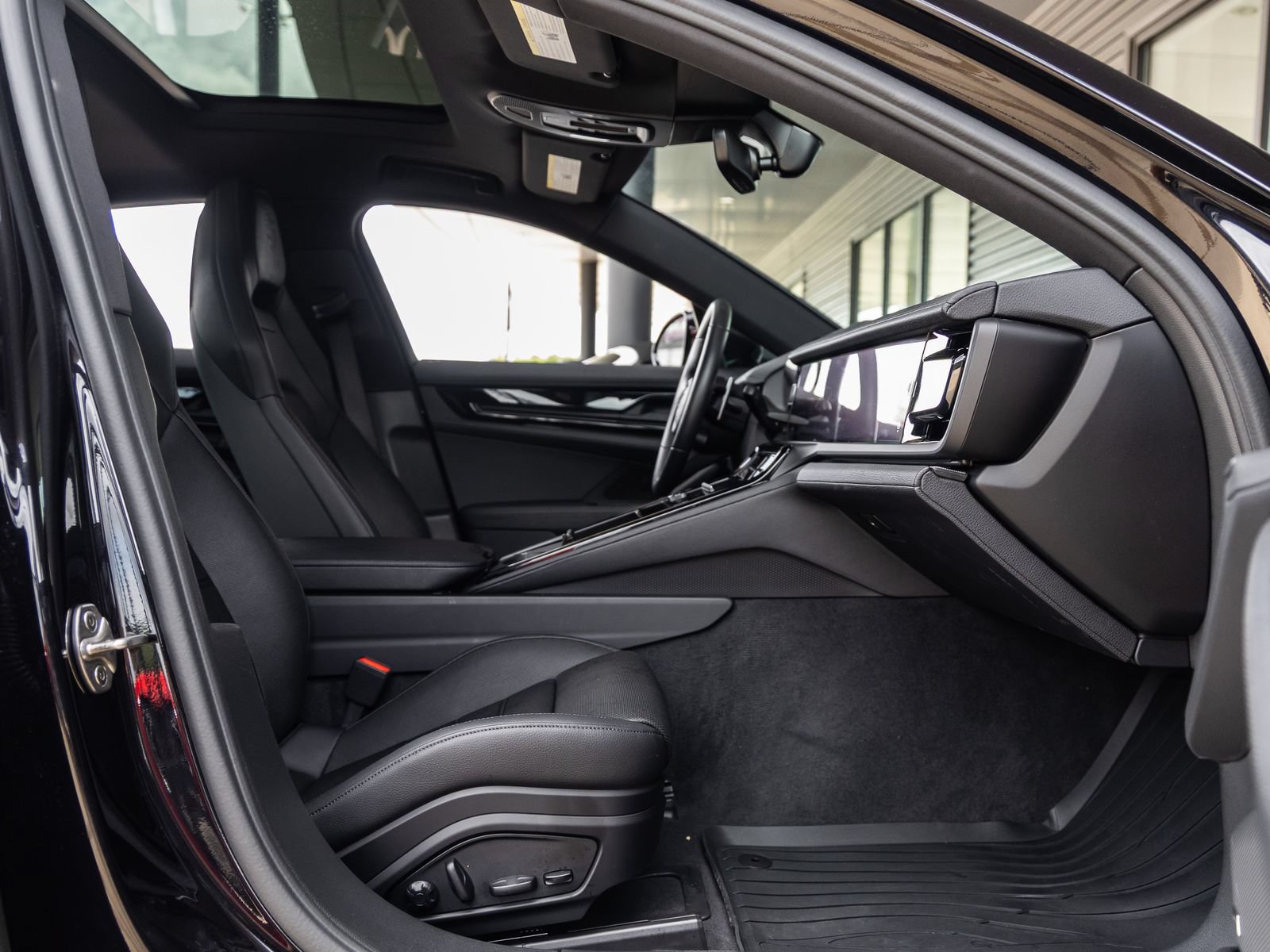 Certified 2025 Porsche Panamera image 40