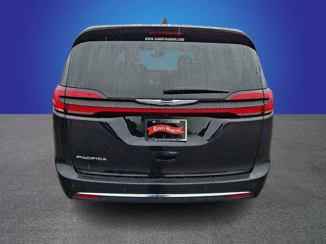 Used 2024 Chrysler Pacifica Touring-L image 6