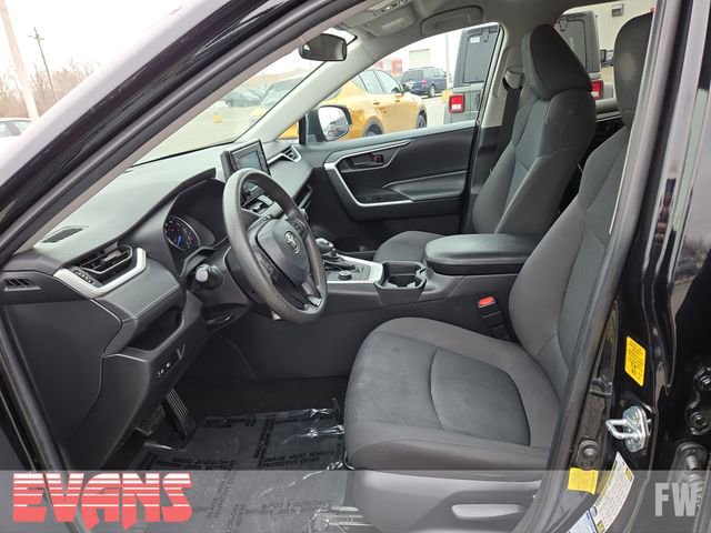 Used 2021 Toyota RAV4 LE image 15