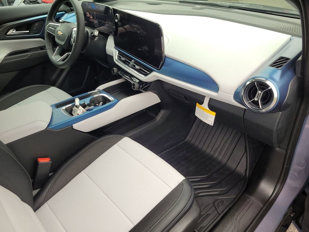 New 2026 Chevrolet Equinox EV LT image 28