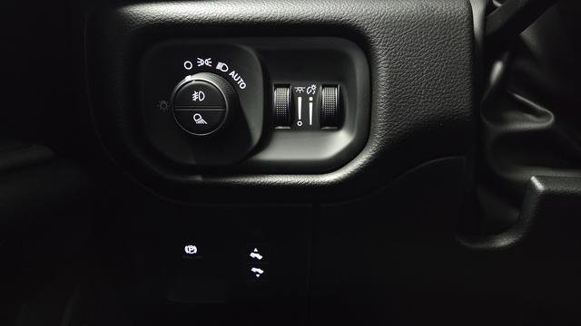 New 2026 RAM 1500 4x4 Crew Cab image 30