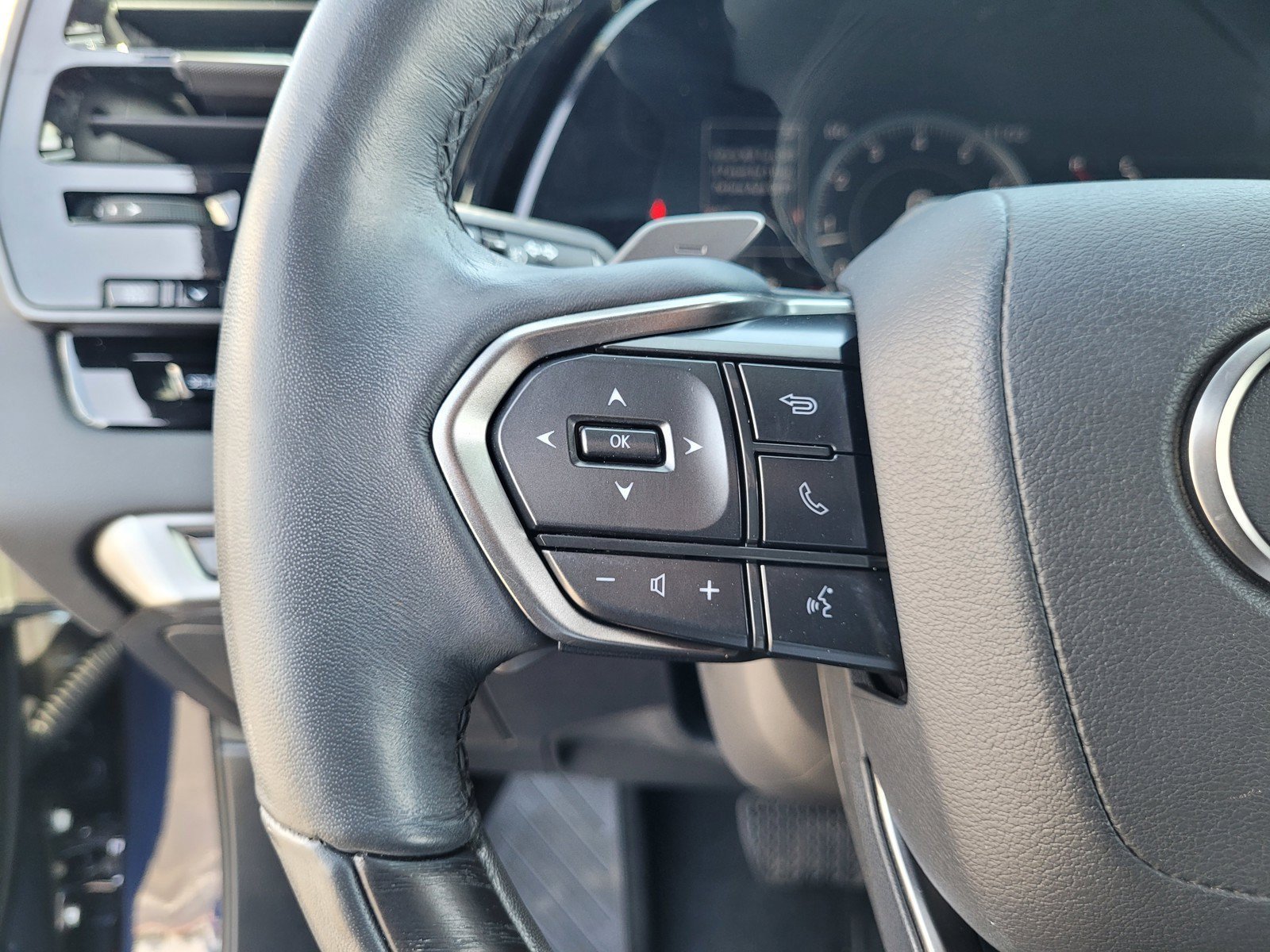 Used 2023 Lexus RX 350 Premium w/ Accessory Package (Z1) FWD image 23