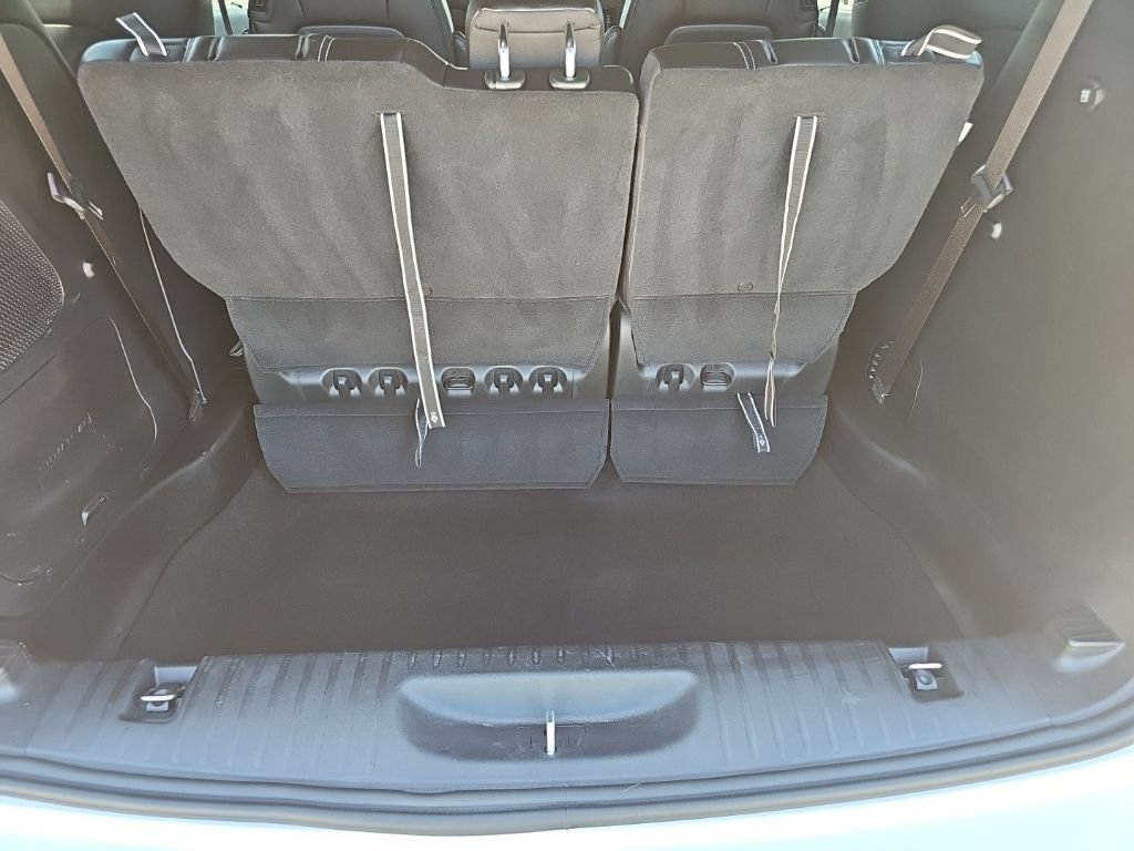 Used 2025 Chrysler Pacifica Select w/ Uconnect Theater Family Group AWD/4WD image 24