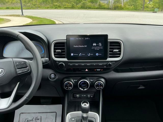 Used 2026 Hyundai Venue SEL FWD image 24