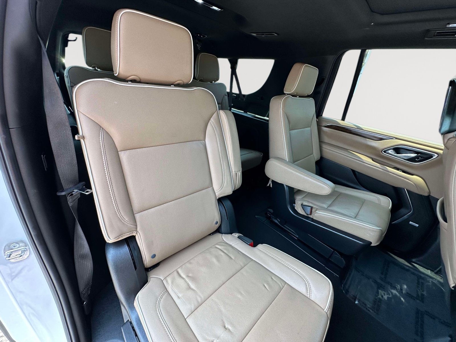 Used 2023 Chevrolet Suburban Premier w/ Premium Package AWD/4WD image 29