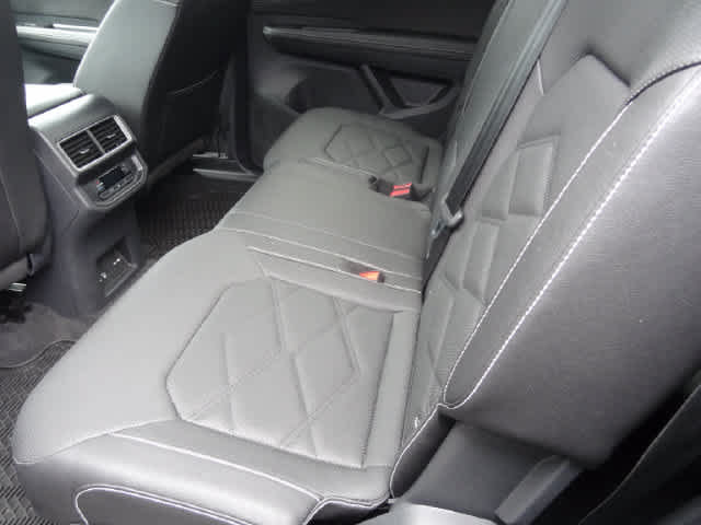 Used 2025 Volkswagen Atlas SE AWD/4WD image 14