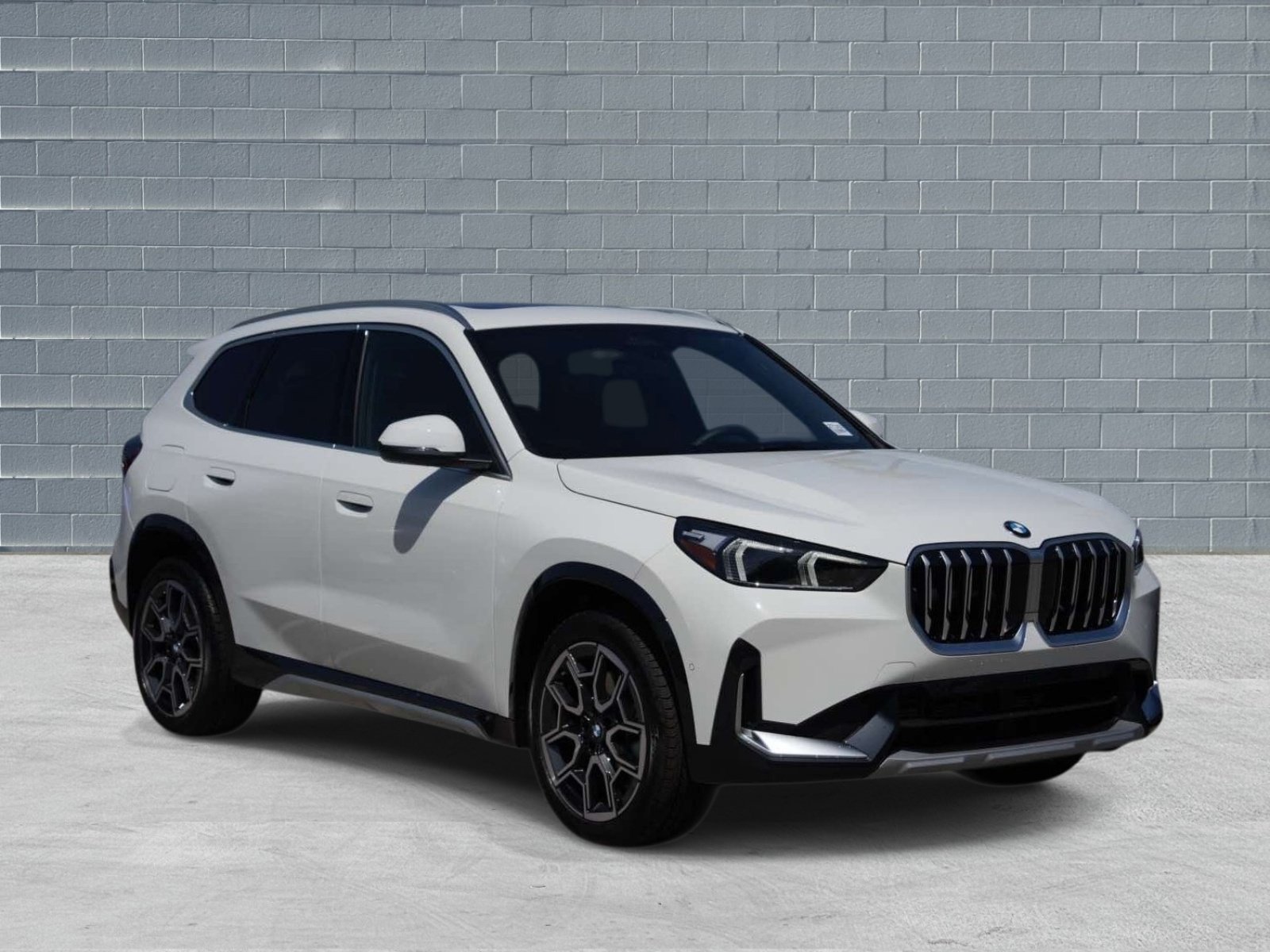 New 2027 BMW X1 xDrive28i AWD/4WD image 1
