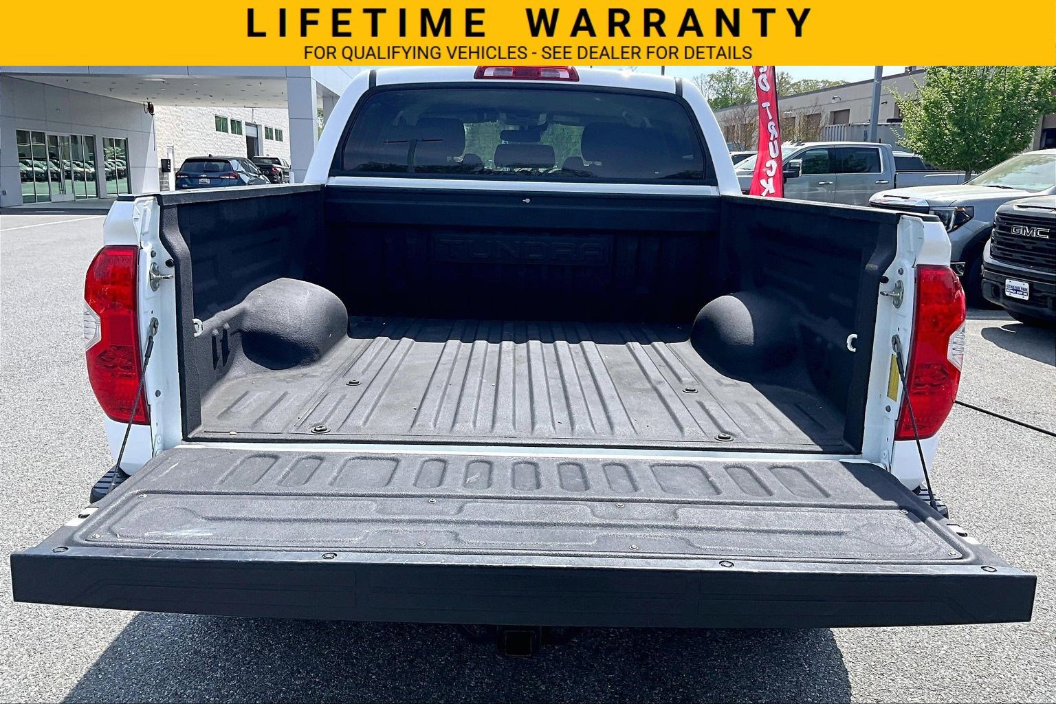 Used 2020 Toyota Tundra SR5 w/ SR5 Convenience Package AWD/4WD image 31