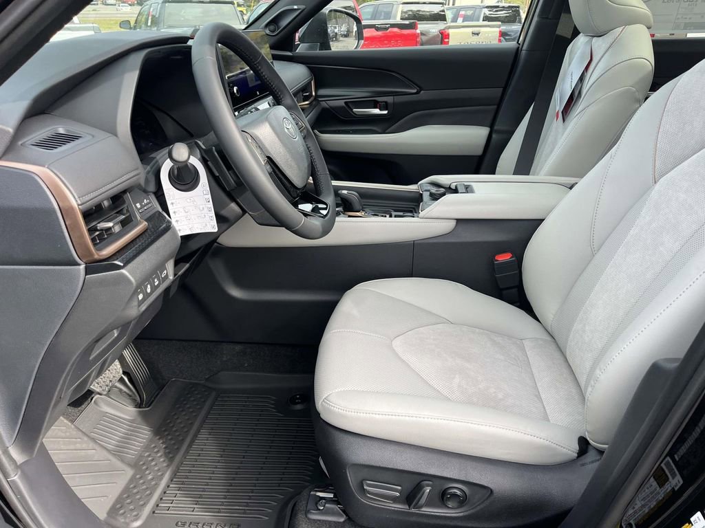 New 2026 Toyota Grand Highlander AWD Hybrid image 11