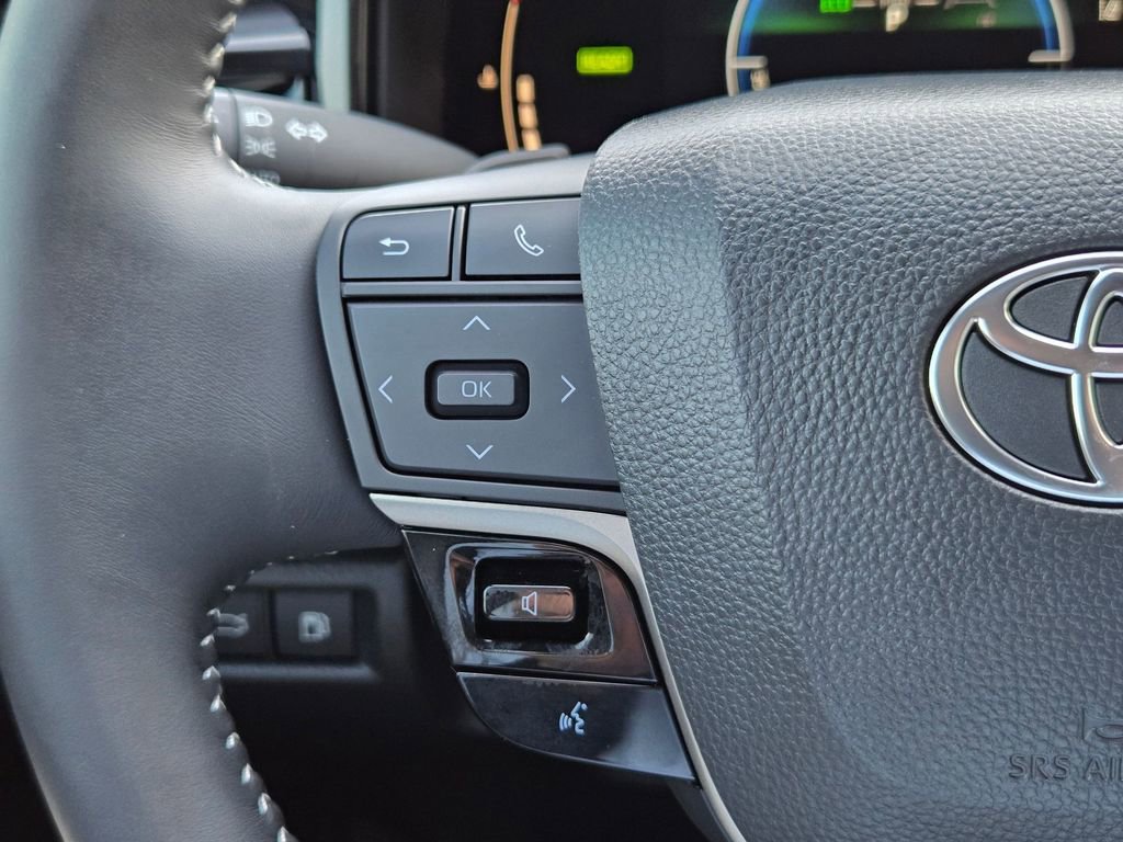 Used 2025 Toyota Camry SE image 21