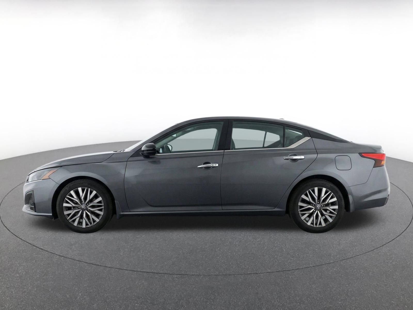 Used 2025 Nissan Altima 2.5 SV FWD image 4